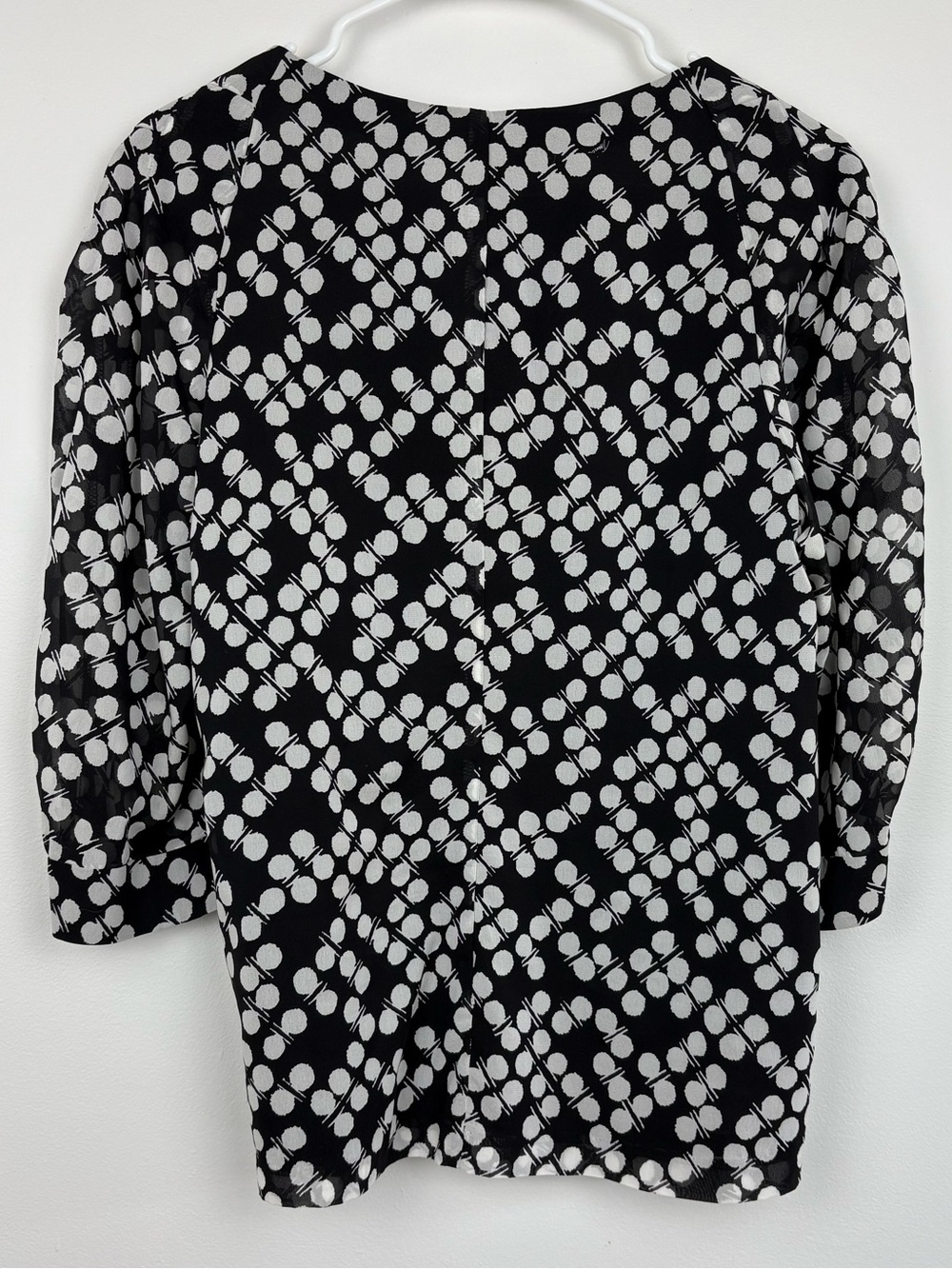 Trina Turk Black & White Puff Sheer Sleeve Blouse Large 93% Silk Geometric Dots - Picture 11 of 13